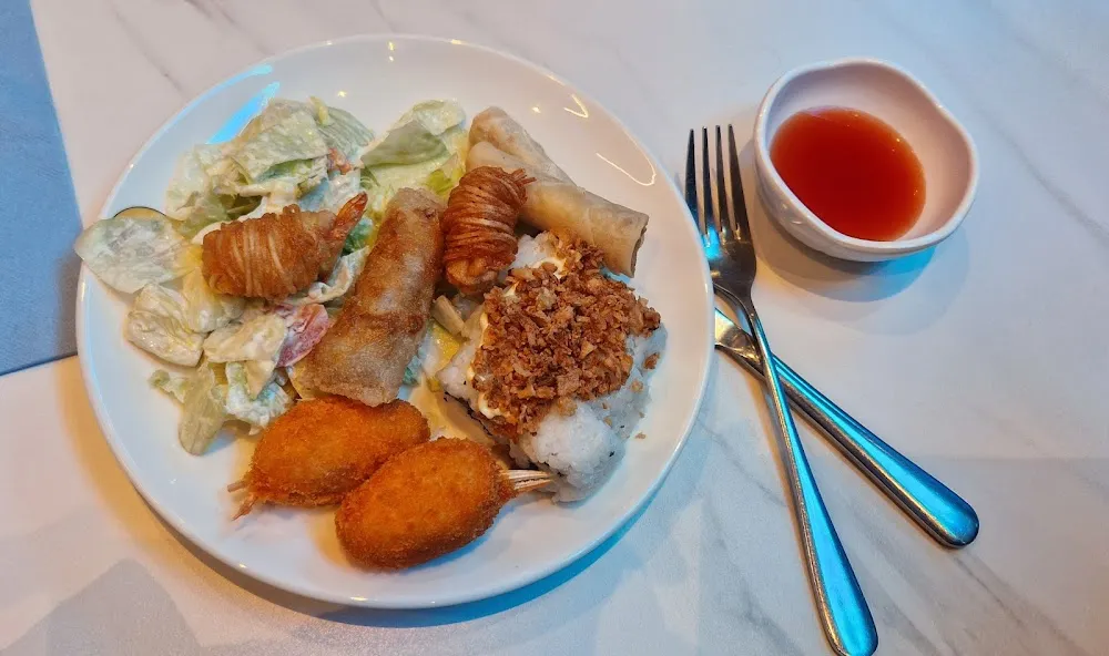 Entrée Salade Et Beignets de Crevettes